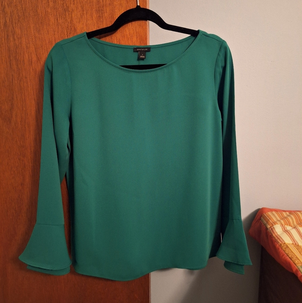 Ann Taylor Elegant Green Long-Sleeve Top Bell Cuffs Size S